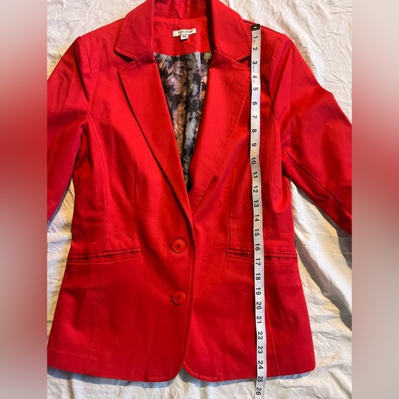 L’altra Moda Women's Red Blazer w Floral Interior and Rolled Cuff Size 42 - Picture 4 of 15